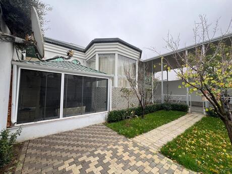 5 otaqlı həyət evi/bağ evi - Qaraçuxur q. - 225 m²