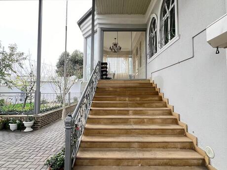 5 otaqlı həyət evi/bağ evi - Qaraçuxur q. - 225 m²
