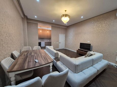Elan №5808076 - Bakı, 28 May m., 2 otaqlı, 93 m², 12/17 mərtəbə