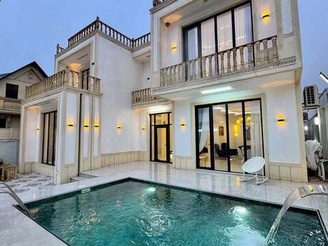 5 otaqlı həyət evi/bağ evi - Mərdəkan q. - 400 m²