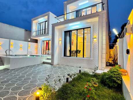 5 otaqlı həyət evi/bağ evi - Mərdəkan q. - 400 m²