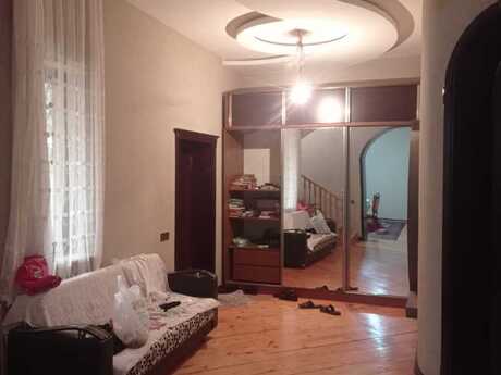 5 otaqlı həyət evi/bağ evi - Şüvəlan q. - 400 m²