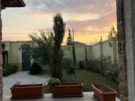 5 otaqlı həyət evi/bağ evi - Mərdəkan q. - 380 m²
