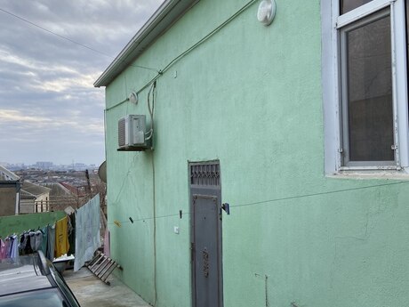 4 otaqlı həyət evi/bağ evi - Binəqədi q. - 180 m²