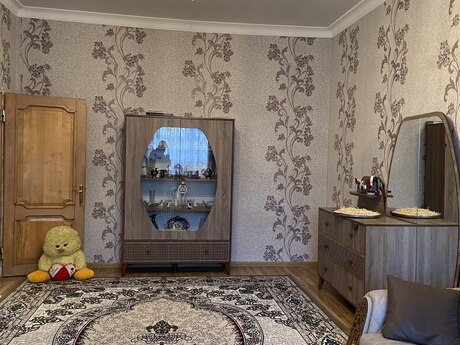 4 otaqlı həyət evi/bağ evi - Binəqədi q. - 180 m²
