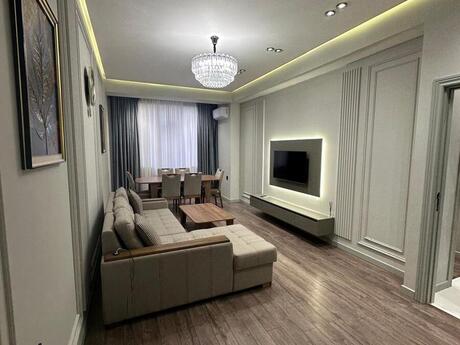 Elan №5809913 - Bakı, Gənclik m., 2 otaqlı, 70 m², 4/17 mərtəbə