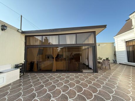 4 otaqlı həyət evi/bağ evi - Novxanı q. - 200 m²