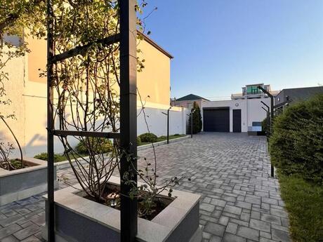 5 otaqlı həyət evi/bağ evi - Mərdəkan q. - 400 m²