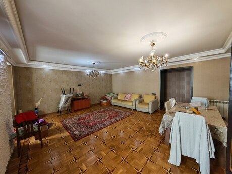 4 otaqlı köhnə tikili - İnşaatçılar m. - 110 m²