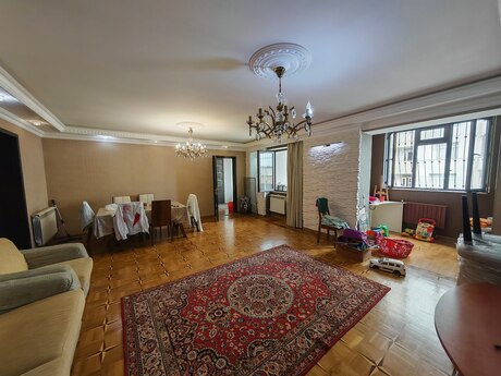 Elan №5810687 - Bakı, İnşaatçılar m., 4 otaqlı, 110 m², 5/5 mərtəbə