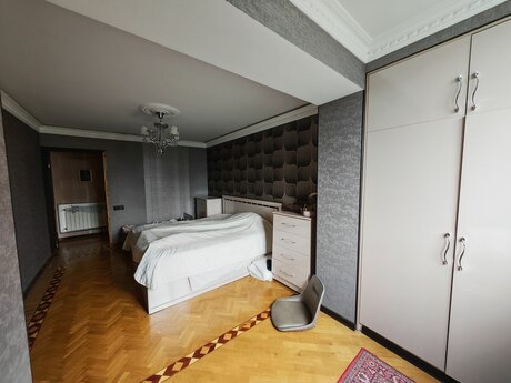 4 otaqlı köhnə tikili - İnşaatçılar m. - 110 m²