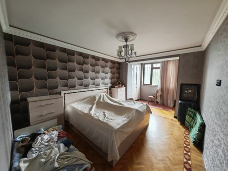 4 otaqlı köhnə tikili - İnşaatçılar m. - 110 m²