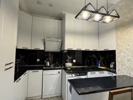 3-комн. новостройка - м. 8 ноября - 110 м²
