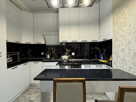 3-комн. новостройка - м. 8 ноября - 110 м²