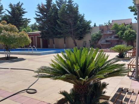 8 otaqlı həyət evi/bağ evi - Novxanı q. - 410 m²