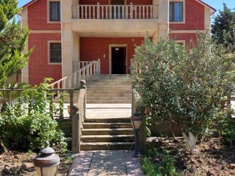 8 otaqlı həyət evi/bağ evi - Novxanı q. - 410 m²
