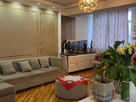 3-комн. новостройка - м. 28 мая - 100 м²