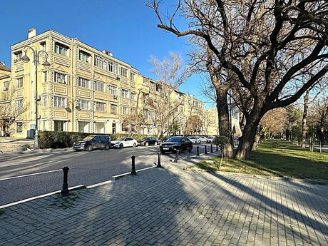 Объявление №5813419 - Баку, Насиминский  р., 4-комн., 160 м², 2/3 этаж