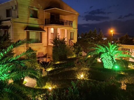 5 otaqlı həyət evi/bağ evi - Mərdəkan q. - 500 m²
