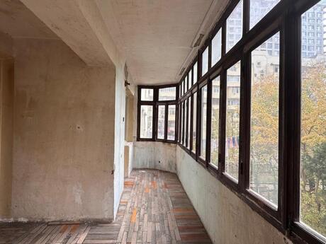 4 otaqlı köhnə tikili - Şah İsmayıl Xətai m. - 115 m²