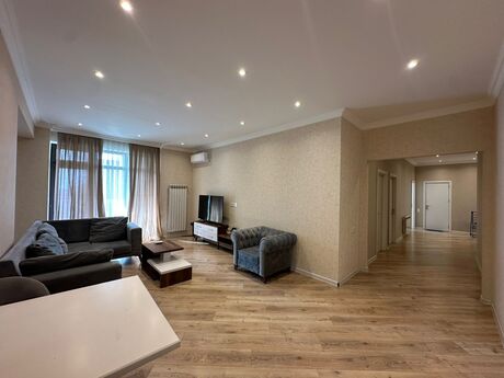 3 otaqlı yeni tikili - 8 Noyabr m. - 147 m²