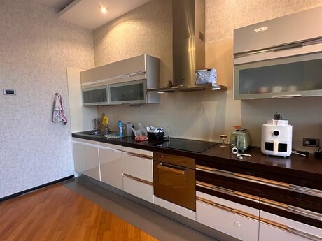 Аренда: 3-комнатная квартира, 200 м², 28 May: 1 500 ₼/мес 3