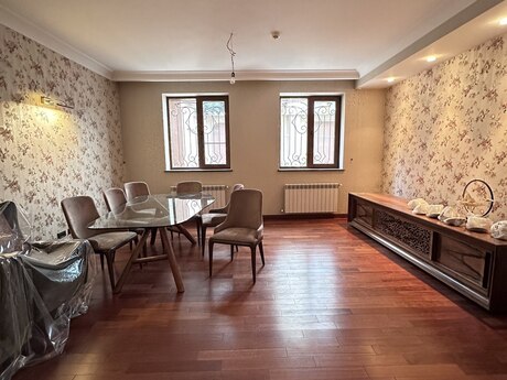 6 otaqlı həyət evi/bağ evi - Badamdar q. - 400 m²