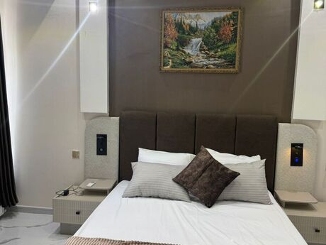 Elan №5815575 - Bakı, Sahil m., 7 otaqlı, 200 m², 2/3 mərtəbə