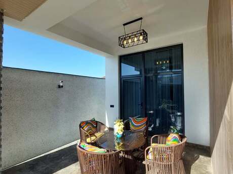 4 otaqlı həyət evi/bağ evi - Novxanı q. - 340 m²