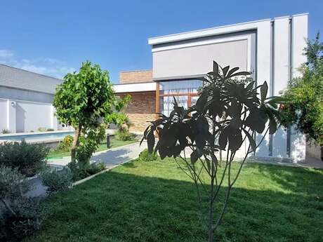 4 otaqlı həyət evi/bağ evi - Şüvəlan q. - 200 m²