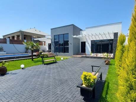 4 otaqlı həyət evi/bağ evi - Türkan q. - 250 m²