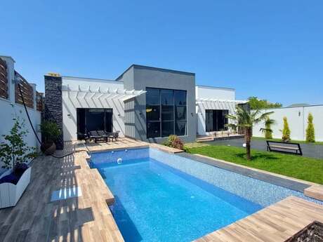 4 otaqlı həyət evi/bağ evi - Türkan q. - 250 m²