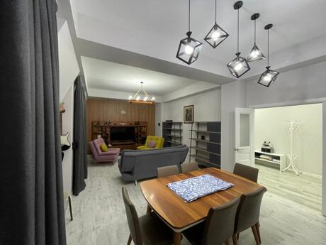 4 otaqlı yeni tikili - Ağ şəhər q. - 192 m²