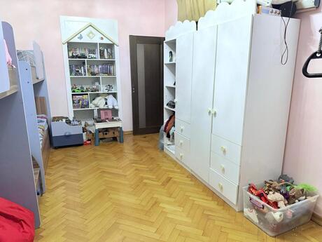 3 otaqlı köhnə tikili - Elmlər Akademiyası m. - 85 m²