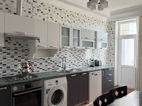 3 otaqlı yeni tikili - Elmlər Akademiyası m. - 130 m²