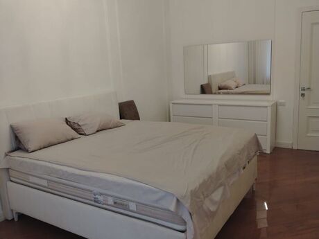 3-комн. новостройка - м. Элмляр Академиясы - 150 м²