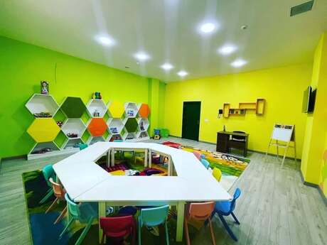 Obyekt - Ağ şəhər q. - 290 m²