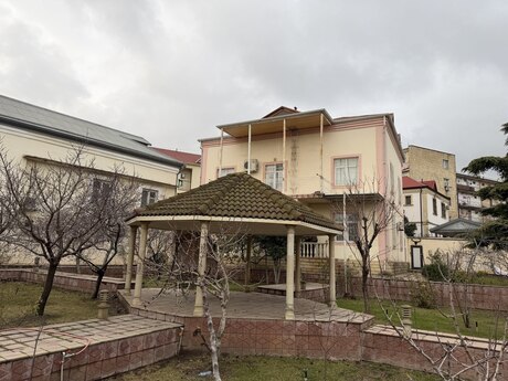 6 otaqlı həyət evi/bağ evi - Bakıxanov q. - 250 m²