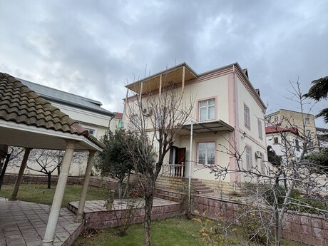 6 otaqlı həyət evi/bağ evi - Bakıxanov q. - 250 m²