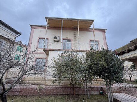 6 otaqlı həyət evi/bağ evi - Bakıxanov q. - 250 m²