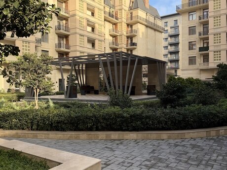 4 otaqlı yeni tikili - Ağ şəhər q. - 213 m²