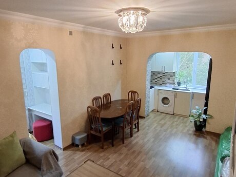 2 otaqlı köhnə tikili - Azadlıq Prospekti m. - 55 m²