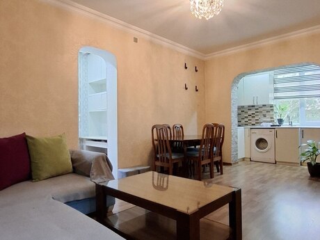 2 otaqlı köhnə tikili - Azadlıq Prospekti m. - 55 m²
