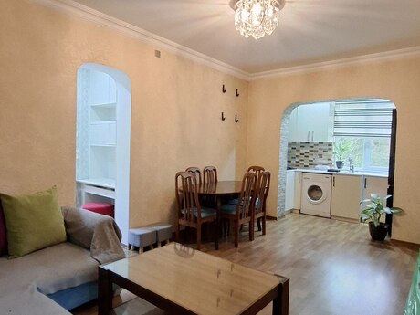 2 otaqlı köhnə tikili - Azadlıq Prospekti m. - 55 m²