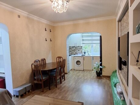 2 otaqlı köhnə tikili - Azadlıq Prospekti m. - 55 m²