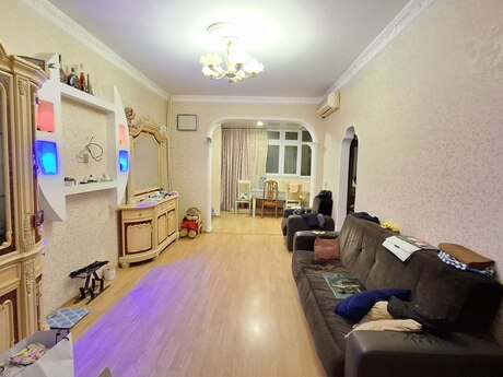 3 otaqlı köhnə tikili - Azadlıq Prospekti m. - 67 m²
