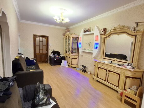 3 otaqlı köhnə tikili - Azadlıq Prospekti m. - 67 m²