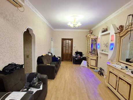 3 otaqlı köhnə tikili - Azadlıq Prospekti m. - 67 m²