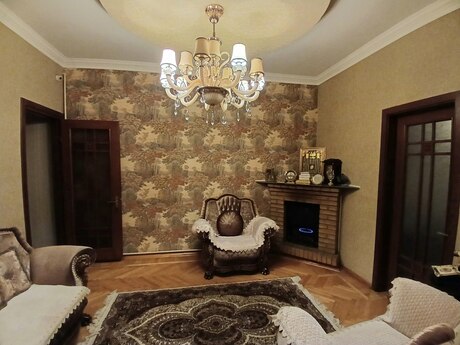 İçəri Şəhərdə 4 otaqlı köhnə tikili mənzil satılır, 102 m², 500 000 AZN, şəkil 5 / 12