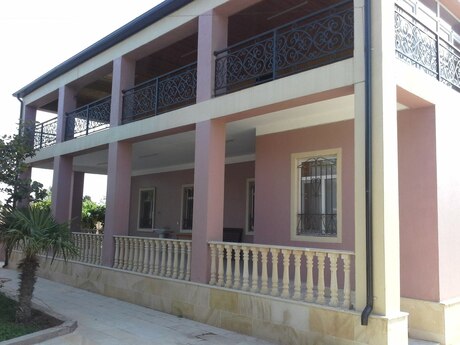 6 otaqlı həyət evi/bağ evi - Buzovna q. - 420 m²